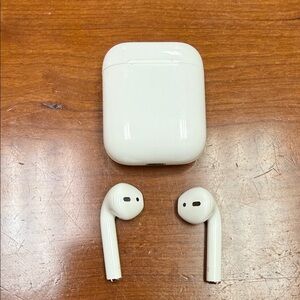 Apple White Wireless AirPods with Case